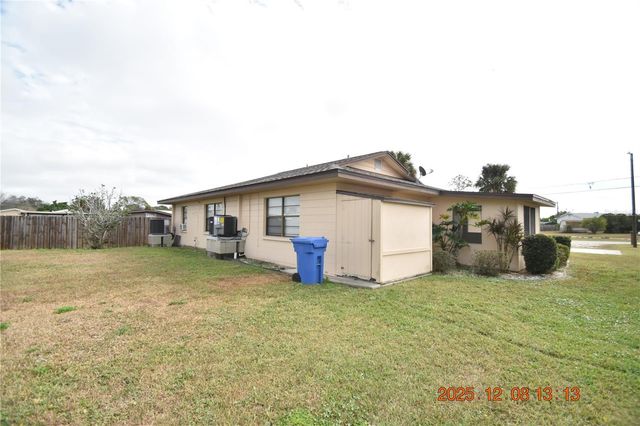 705 2ND AVENUE NW B, Ruskin, FL 33570