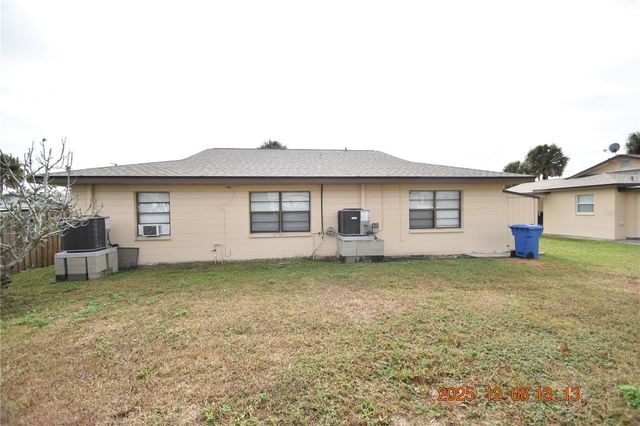 705 2ND AVENUE NW B, Ruskin, FL 33570