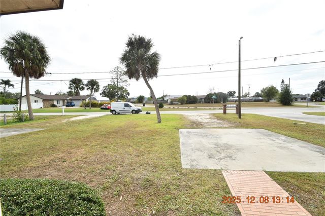 705 2ND AVENUE NW B, Ruskin, FL 33570