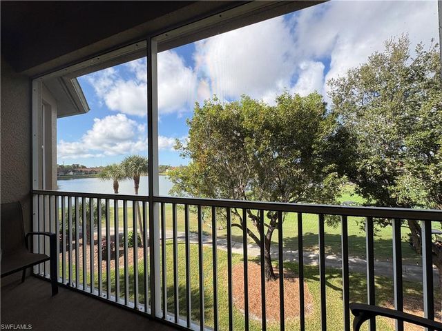 2720 Cypress Trace CIR # 2933, Naples, FL 34119