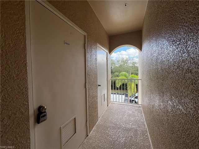 2720 Cypress Trace CIR # 2933, Naples, FL 34119