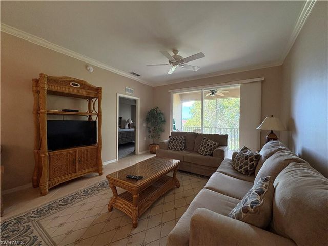 2720 Cypress Trace CIR # 2933, Naples, FL 34119
