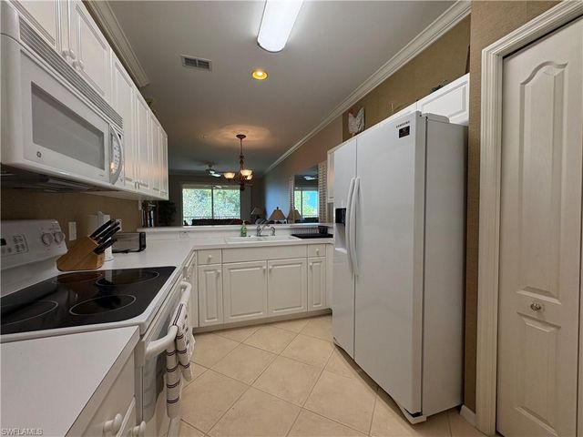 2720 Cypress Trace CIR # 2933, Naples, FL 34119