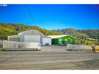 1745 Rifle Range Rd, Roseburg, OR 97470