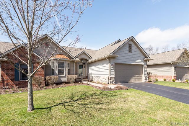6062 Green Ash Drive, Brighton, MI 48116