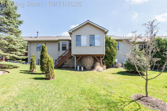 6062 Green Ash Drive, Brighton, MI 48116