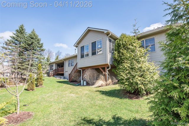 6062 Green Ash Drive, Brighton, MI 48116