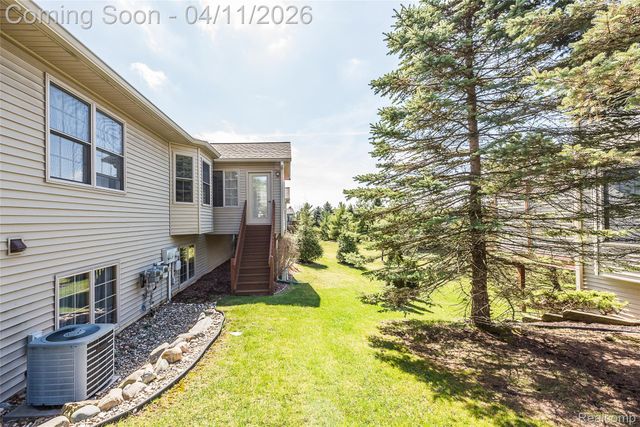 6062 Green Ash Drive, Brighton, MI 48116