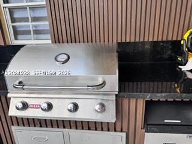 921 NE 213th Ter 3, Miami, FL 33179
