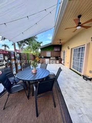 921 NE 213th Ter 3, Miami, FL 33179