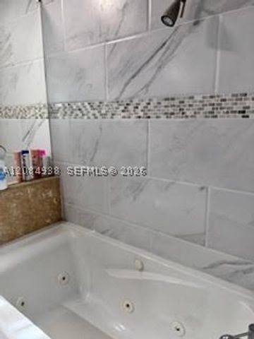 921 NE 213th Ter 3, Miami, FL 33179