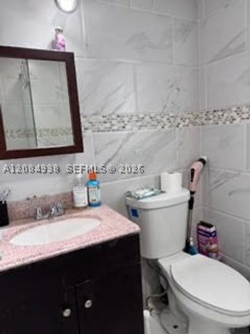 921 NE 213th Ter 3, Miami, FL 33179