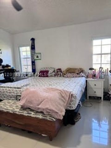921 NE 213th Ter 3, Miami, FL 33179