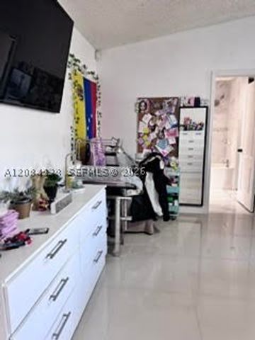 921 NE 213th Ter 3, Miami, FL 33179