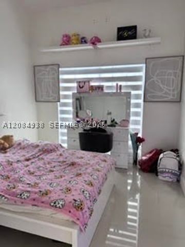 921 NE 213th Ter 3, Miami, FL 33179