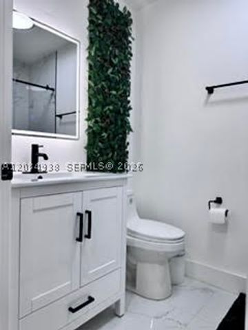 921 NE 213th Ter 3, Miami, FL 33179