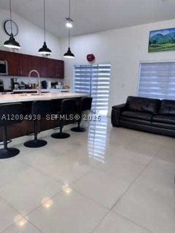 921 NE 213th Ter 3, Miami, FL 33179