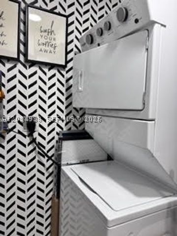921 NE 213th Ter 3, Miami, FL 33179