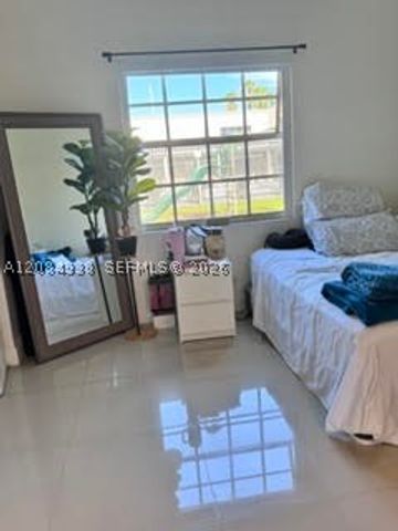 921 NE 213th Ter 3, Miami, FL 33179
