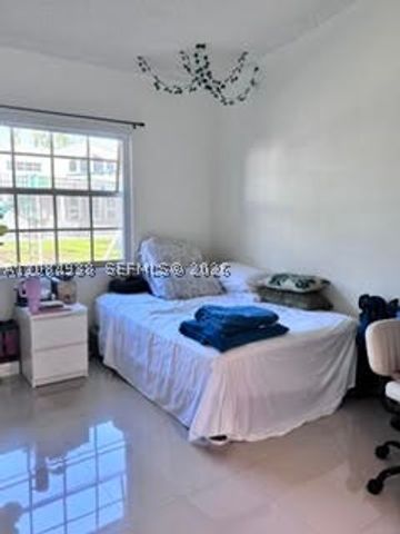 921 NE 213th Ter 3, Miami, FL 33179