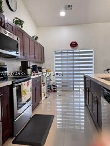 921 NE 213th Ter 3, Miami, FL 33179