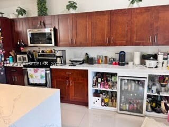 921 NE 213th Ter 3, Miami, FL 33179