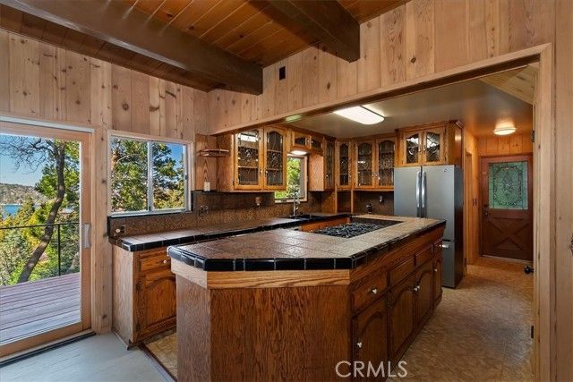 495 Kuffel Canyon, Lake Arrowhead, CA 92352