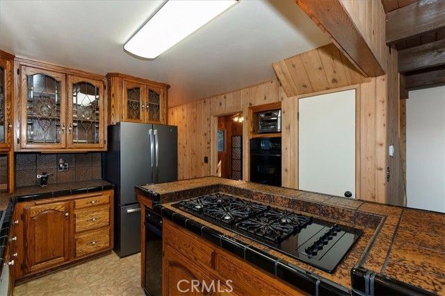 495 Kuffel Canyon, Lake Arrowhead, CA 92352