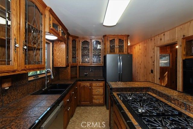 495 Kuffel Canyon, Lake Arrowhead, CA 92352