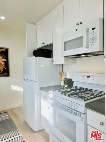 1843 N NORMANDIE Avenue 3, Los Angeles, CA 90027