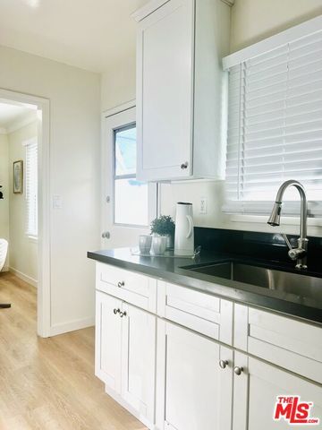 1843 N NORMANDIE Avenue 3, Los Angeles, CA 90027