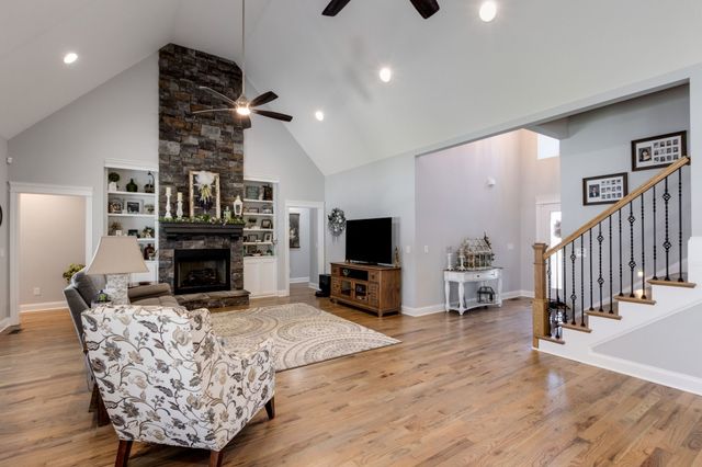 366 Lexington Cir, Manchester, TN 37355