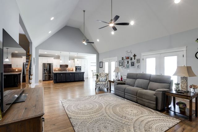 366 Lexington Cir, Manchester, TN 37355