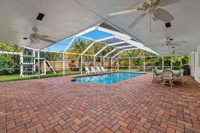 8425 SW 149th Dr, Palmetto Bay, FL 33158