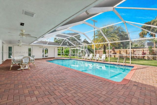 8425 SW 149th Dr, Palmetto Bay, FL 33158