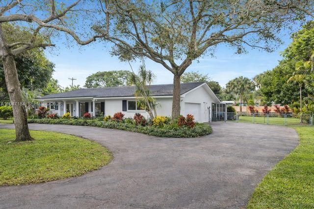 8425 SW 149th Dr, Palmetto Bay, FL 33158