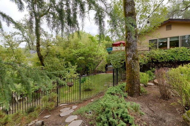 23563 Saint Andrews Ct, Auburn, CA 95602