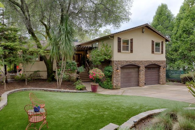 23563 Saint Andrews Ct, Auburn, CA 95602