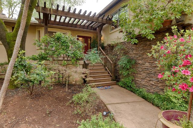 23563 Saint Andrews Ct, Auburn, CA 95602