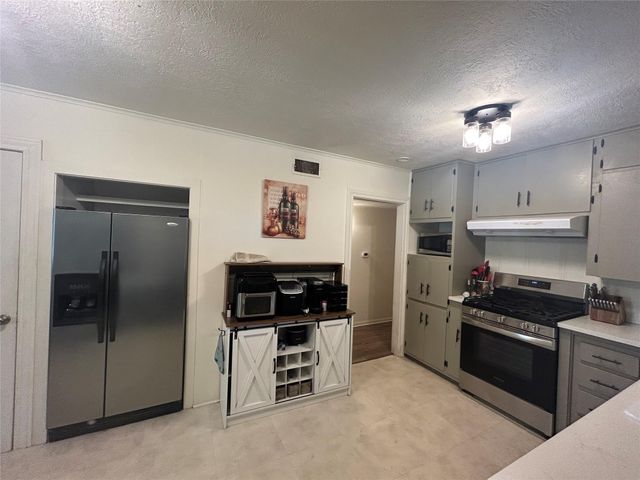 317 Harbert Street, Columbus, TX 78934