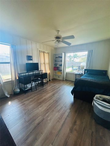 317 Harbert Street, Columbus, TX 78934