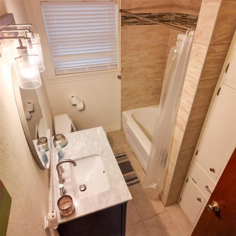 317 Harbert Street, Columbus, TX 78934