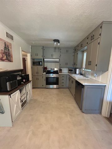 317 Harbert Street, Columbus, TX 78934