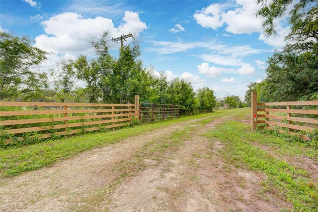 10300 County Road 321, Sweeny, TX 77480
