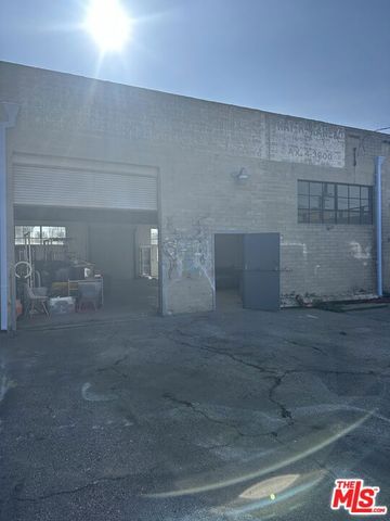 2411 Exposition Place, Los Angeles, CA 90018