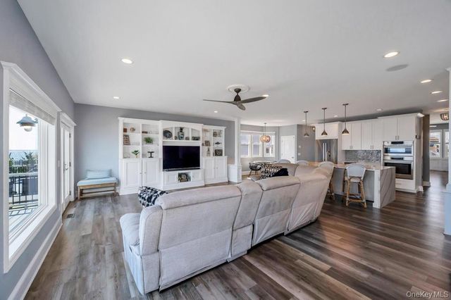 15 E Shore Drive, Babylon, NY 11702