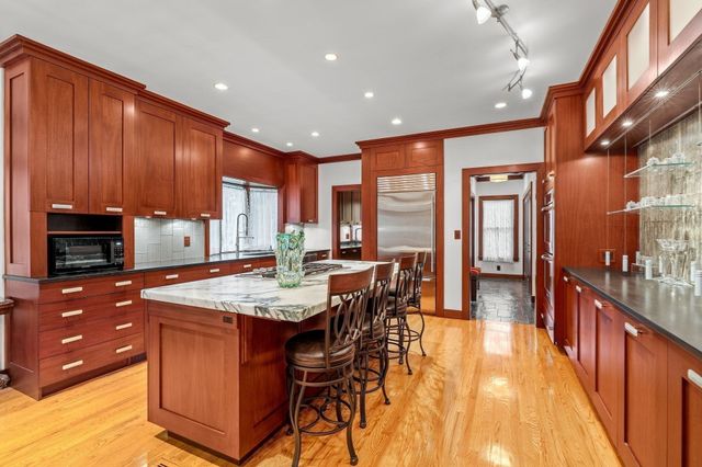 10 Holly Lane, Beverly, MA 01915