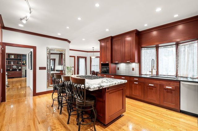 10 Holly Lane, Beverly, MA 01915