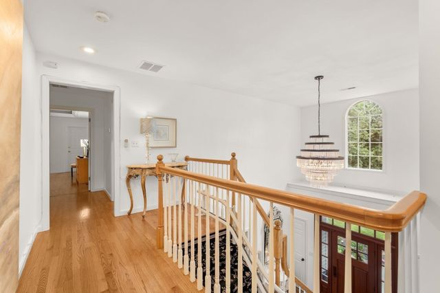10 Holly Lane, Beverly, MA 01915