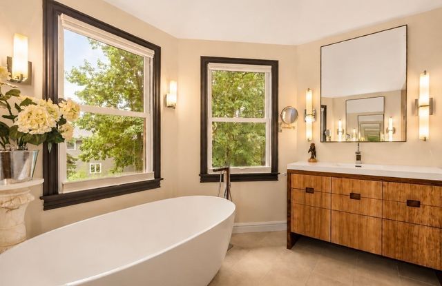 10 Holly Lane, Beverly, MA 01915